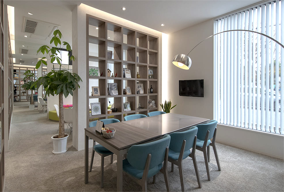 勤務地（本社）内観